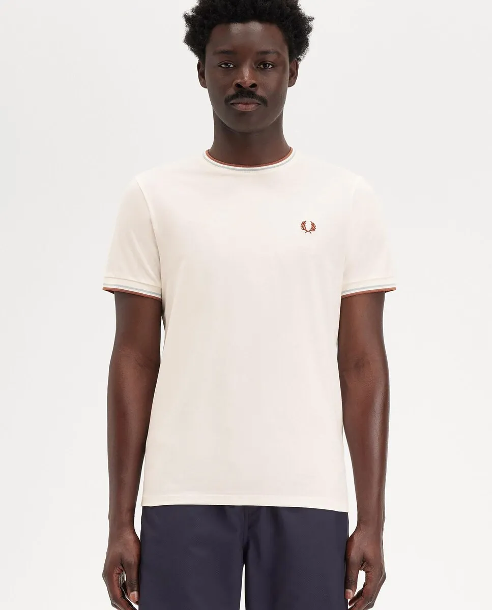 Мужская футболка с коротким рукавом и отделкой в две полоски Fred Perry, цвет Crudo
Мужская футболка с коротким рукавом и отделкой в две полоски Fred Perry, цвет Crudo
