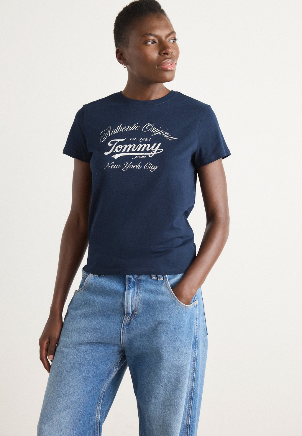 Футболка с принтом ESSENTIAL LOGO TEE Tommy Jeans, темно-синий
Футболка с принтом ESSENTIAL LOGO TEE Tommy Jeans, темно-синий