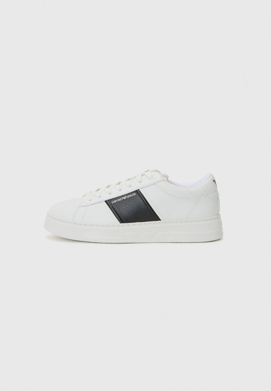 Кроссовки Emporio Armani Trainers, White/Black/White
Кроссовки Emporio Armani Trainers, White/Black/White