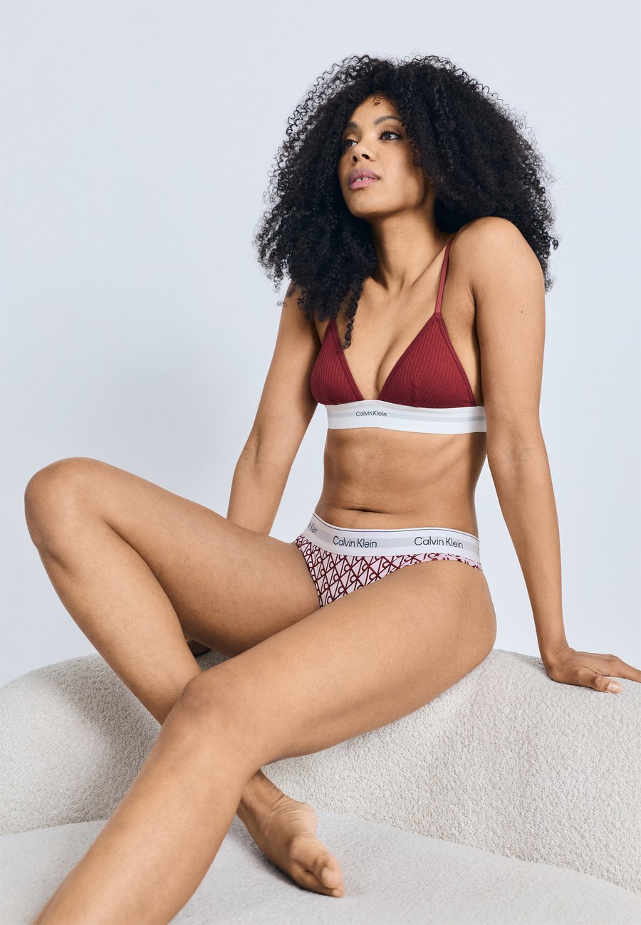 Трусы Calvin Klein Underwear THONG ICON COTTON MODAL, Multi-Coloured/Black/Multi-Coloured
Трусы Calvin Klein Underwear THONG ICON COTTON MODAL, Multi-Coloured/Black/Multi-Coloured