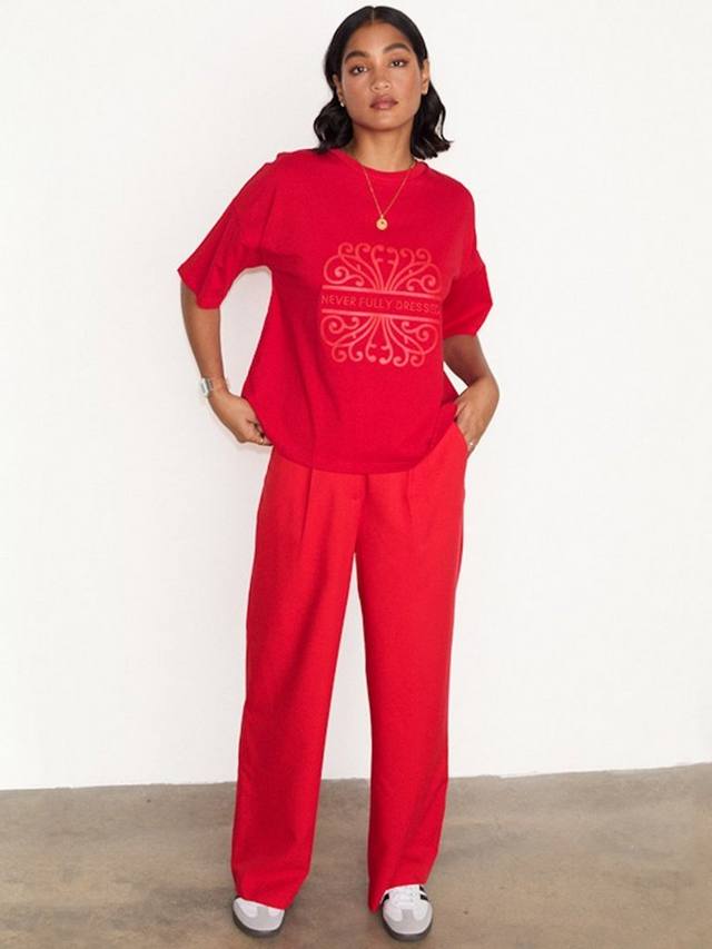 Хлопковая футболка Never Fully Dressed, Red
Хлопковая футболка Never Fully Dressed, Red