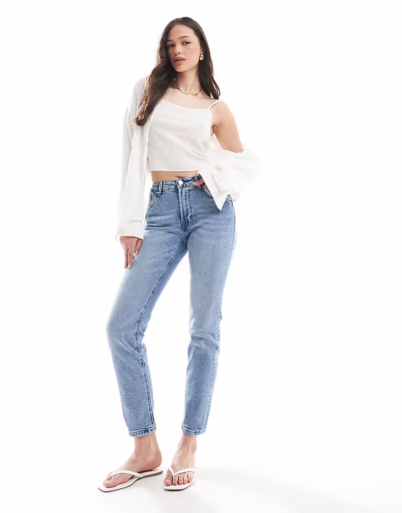Джинсы Stradivarius Tall D10 mom slim, средней стирки
Джинсы Stradivarius Tall D10 mom slim, средней стирки