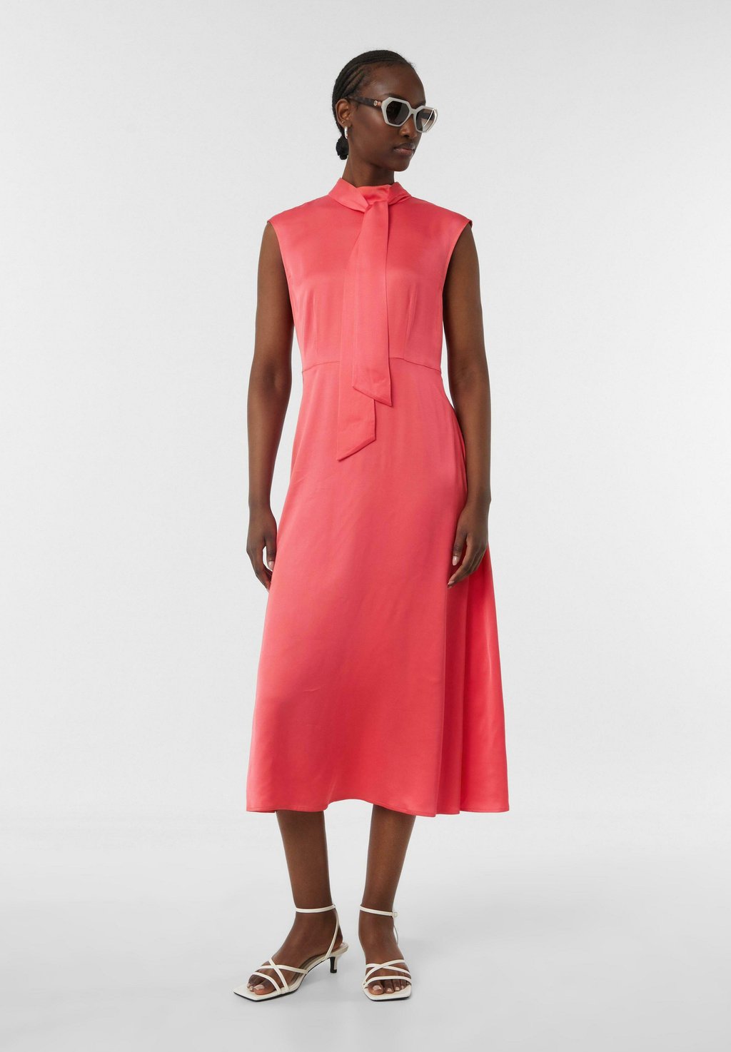 Повседневное платье AUSGESTELLTES IN MIDILÄNGE MIT BINDEDETAIL comma, коралловый
Повседневное платье AUSGESTELLTES IN MIDILÄNGE MIT BINDEDETAIL comma, коралловый