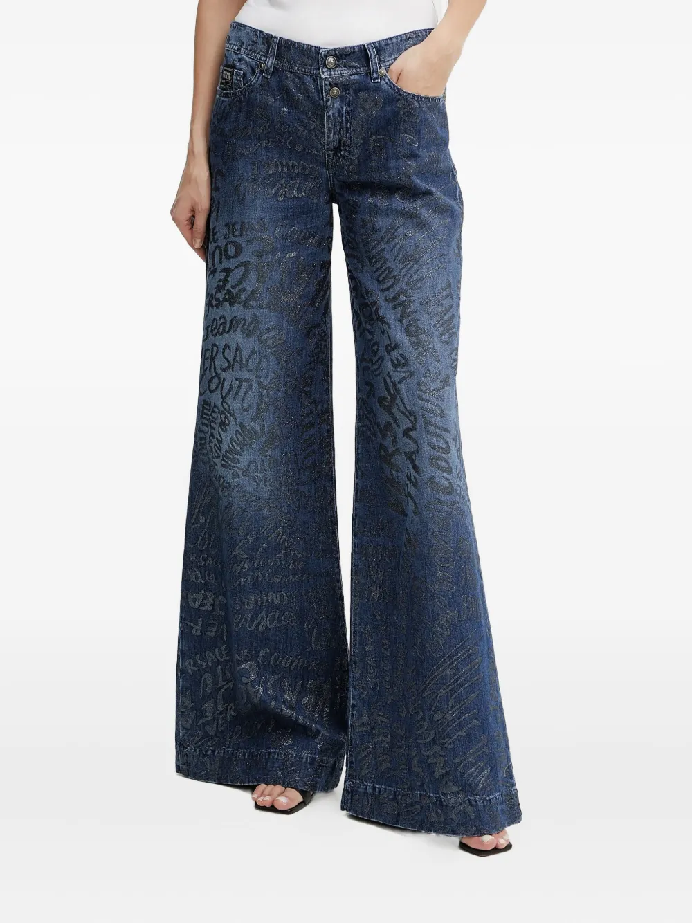 Джинсы свободного кроя с принтом "граффити" Versace Jeans Couture, синий
Джинсы свободного кроя с принтом "граффити" Versace Jeans Couture, синий