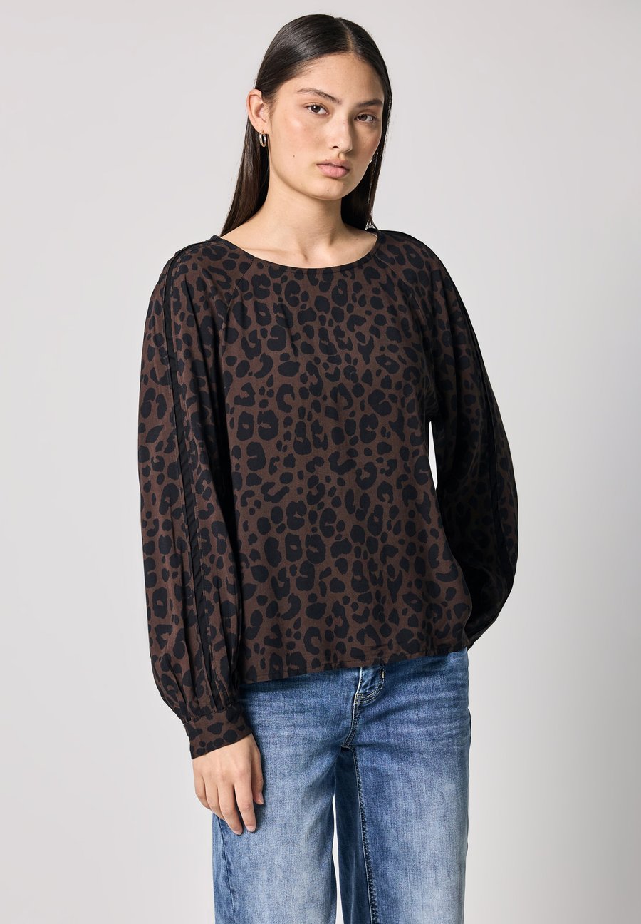 Блуза Street One LEO RAGLAN MIT TAPE, Braun/Dark Brown
Блуза Street One LEO RAGLAN MIT TAPE, Braun/Dark Brown