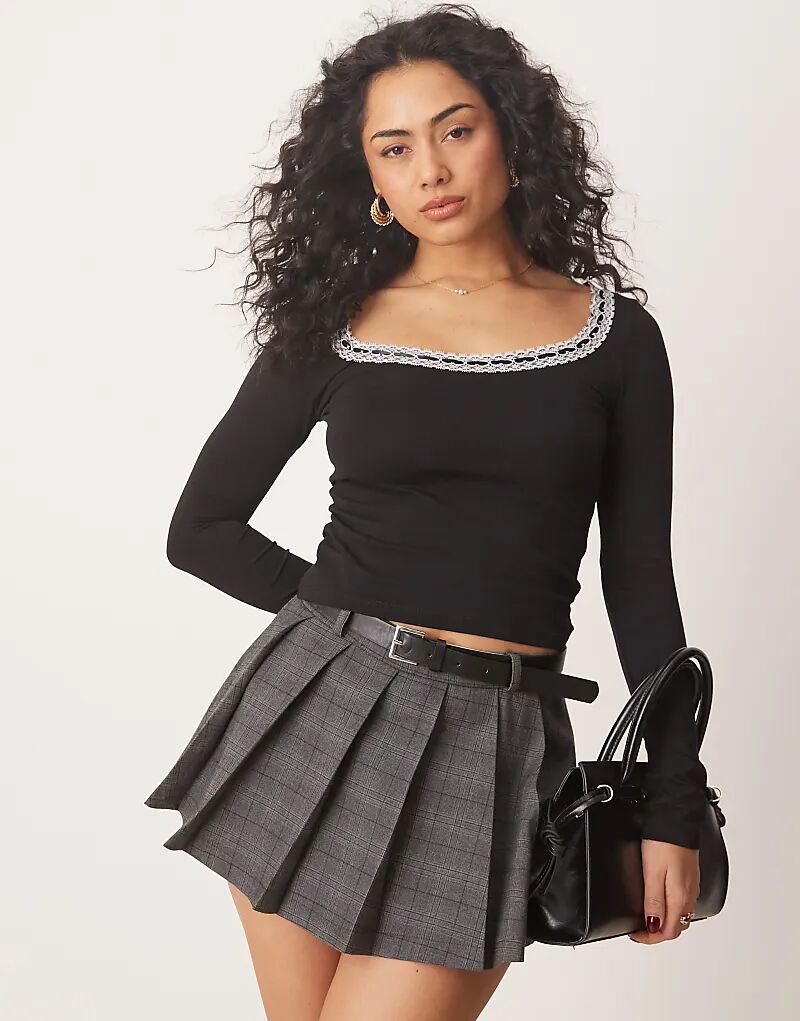 Топ с вырезом сердечком и отделкой черного цвета ASOS DESIGN
Топ с вырезом сердечком и отделкой черного цвета ASOS DESIGN