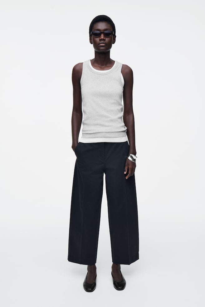 Брюки-Чинос из хлопчатобумажной саржи Cos, синий
Брюки-Чинос из хлопчатобумажной саржи Cos, синий