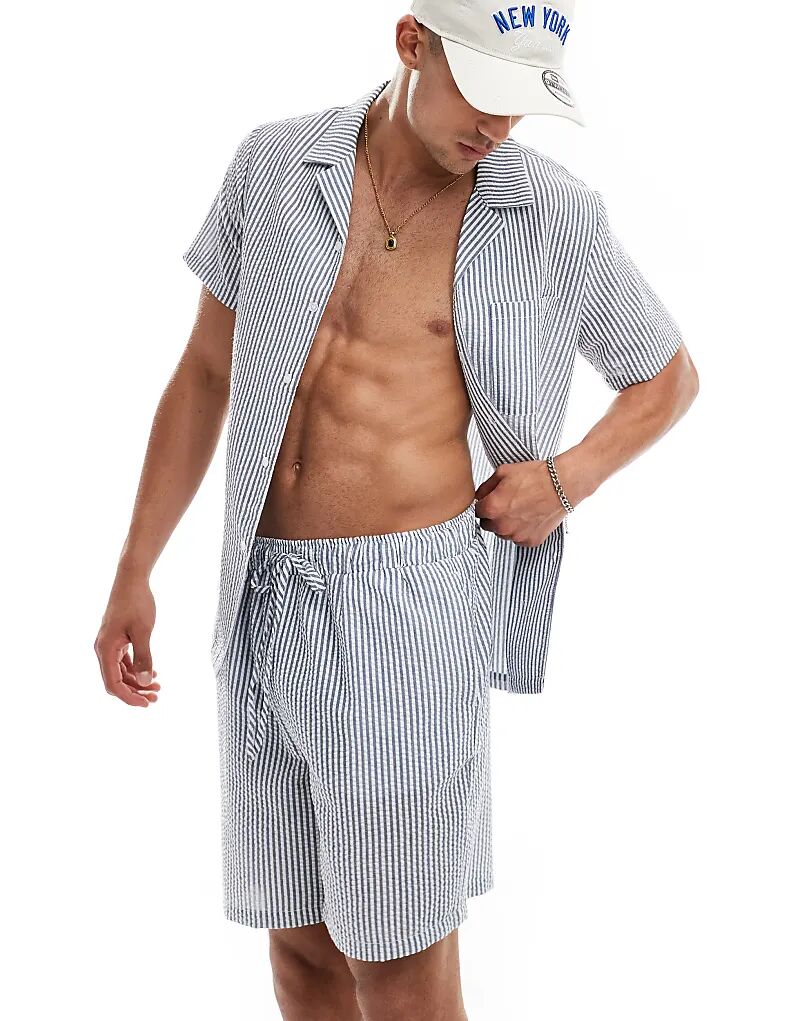 South Beach – Полосатая темно-синяя пляжная рубашка из сирсакера, Co-ord
South Beach – Полосатая темно-синяя пляжная рубашка из сирсакера, Co-ord