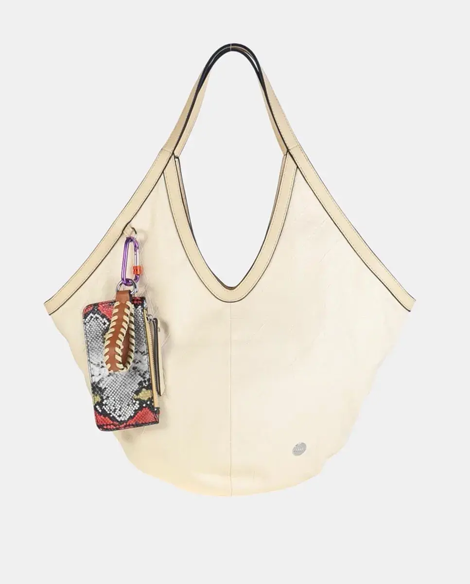 Мягкая и удобная сумка из тисненого полиуретана в сочетании с однотонной сумочкой и контрастными аксессуарами Volum, кремовый, Бежевый, Мягкая и удобная сумка из тисненого полиуретана в сочетании с однотонной сумочкой и контрастными аксессуарами Volum, кр
Мягкая и удобная сумка из тисненого полиуретана в сочетании с однотонной сумочкой и контрастными аксессуарами Volum, кремовый, Бежевый, Мягкая и удобная сумка из тисненого полиуретана в сочетании с однотонной сумочкой и контрастными аксессуарами Volum, кр