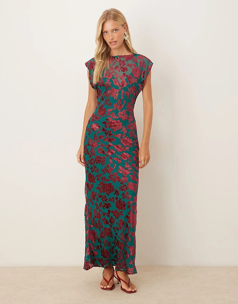 Бархатное платье макси ASOS DESIGN с круглым вырезом без рукавов и цветочным принтом синего и красного цветов
Бархатное платье макси ASOS DESIGN с круглым вырезом без рукавов и цветочным принтом синего и красного цветов