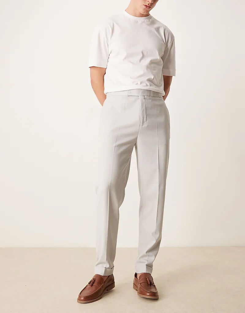 Надевайте элегантные зауженные брюки с отворотами из светло-серой микротекстуры ASOS DESIGN
Надевайте элегантные зауженные брюки с отворотами из светло-серой микротекстуры ASOS DESIGN