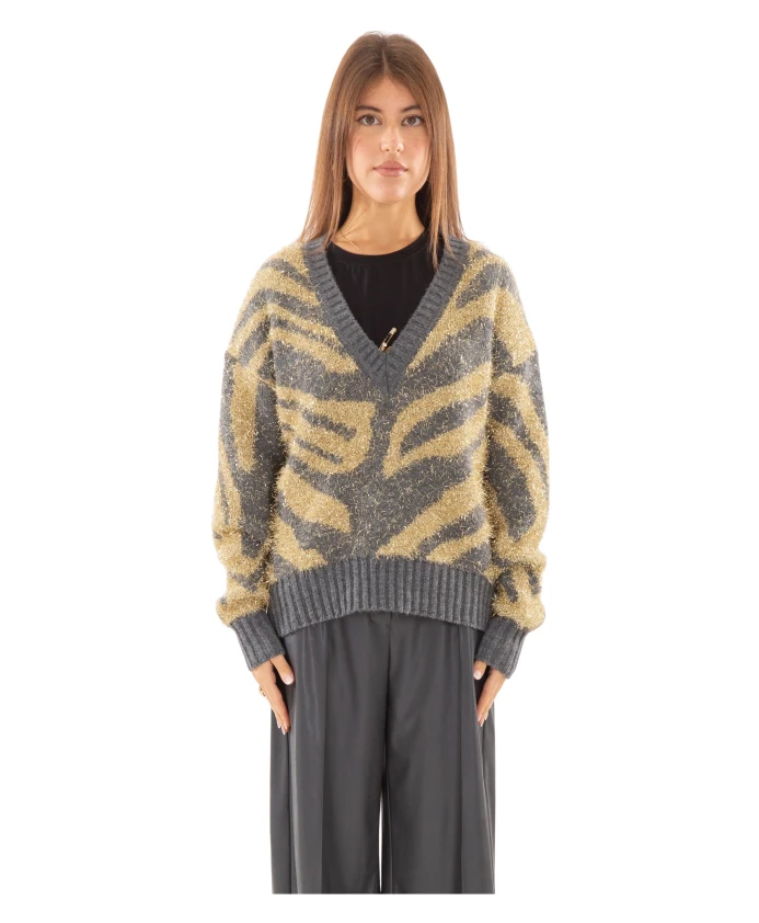 Свитер с V-образным вырезом и анималистическим принтом, цвет серый. Babylon, мультиколор
Свитер с V-образным вырезом и анималистическим принтом, цвет серый. Babylon, мультиколор