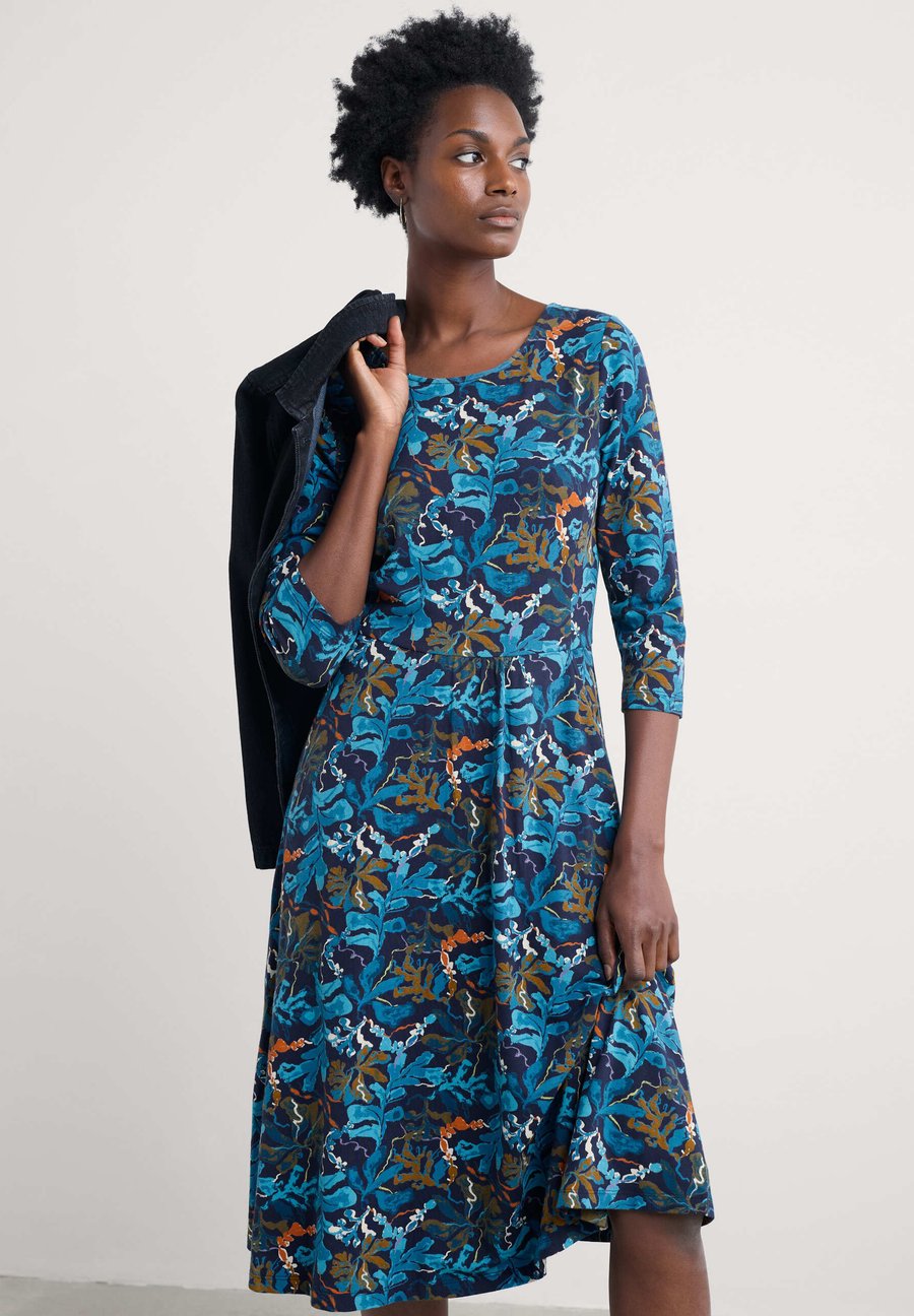 Платье Seasalt Cornwall APRIL, Teal Floating Fronds Maritime/Teal
Платье Seasalt Cornwall APRIL, Teal Floating Fronds Maritime/Teal