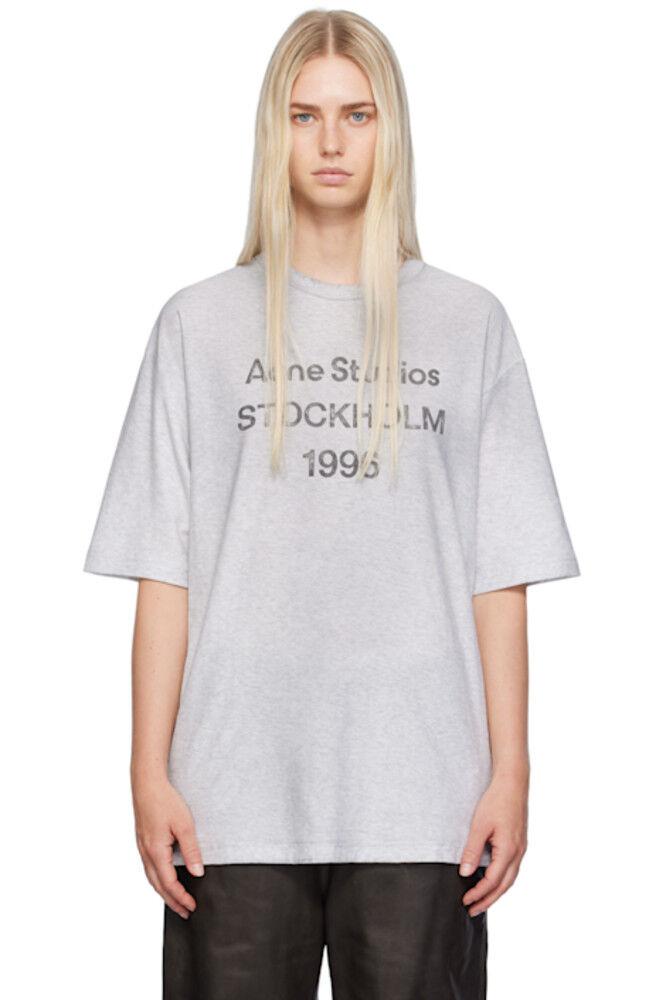 Серая футболка с принтом Acne Studios
Серая футболка с принтом Acne Studios