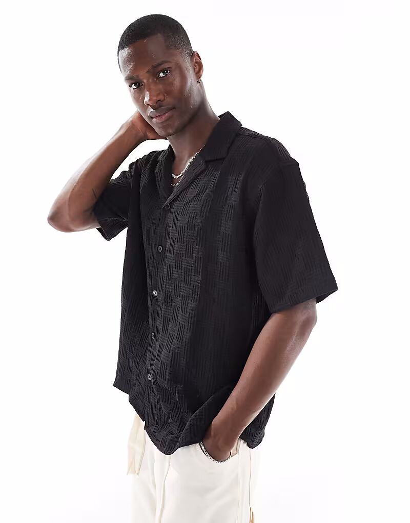 Рубашка Jack & Jones Revere с короткими рукавами и фактурным воротником черного цвета
Рубашка Jack & Jones Revere с короткими рукавами и фактурным воротником черного цвета