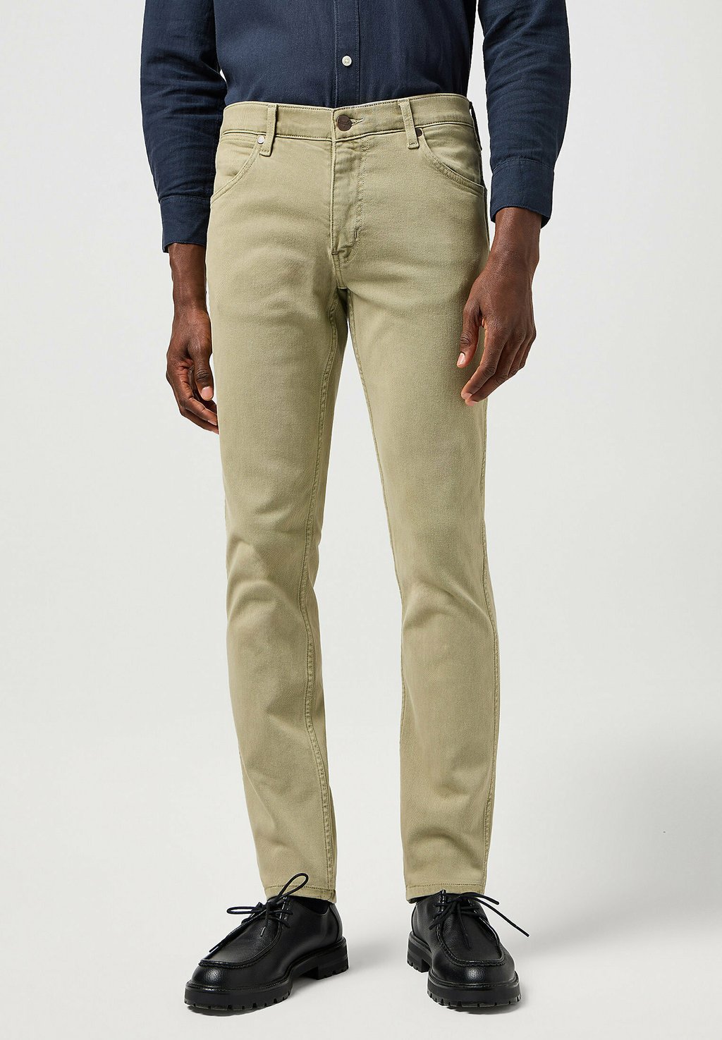 Джинсы GREENSBORO Wrangler, цвет Dark Tea
Джинсы GREENSBORO Wrangler, цвет Dark Tea