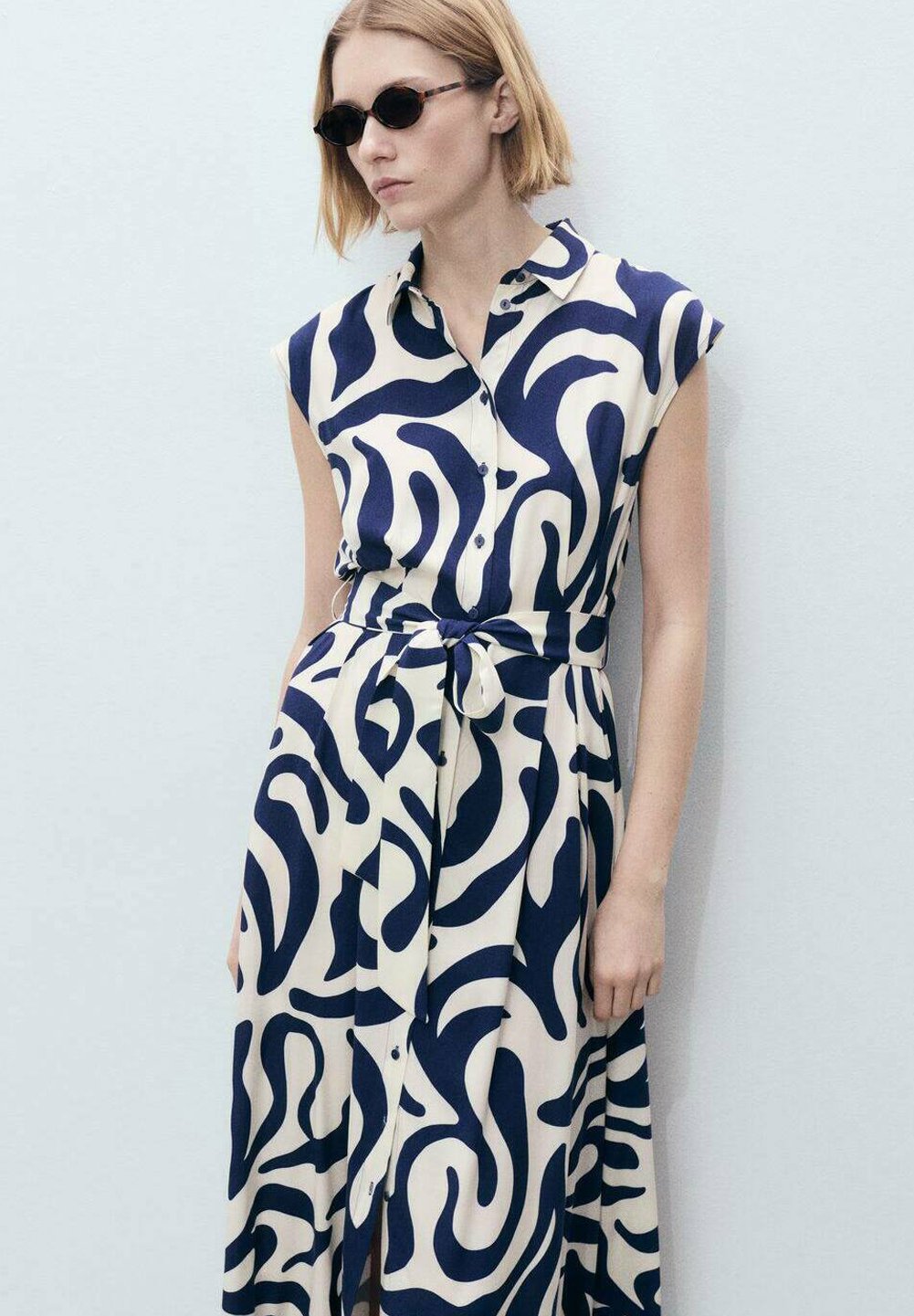 Платье-рубашка APPLE Mango, темно-синий
Платье-рубашка APPLE Mango, темно-синий