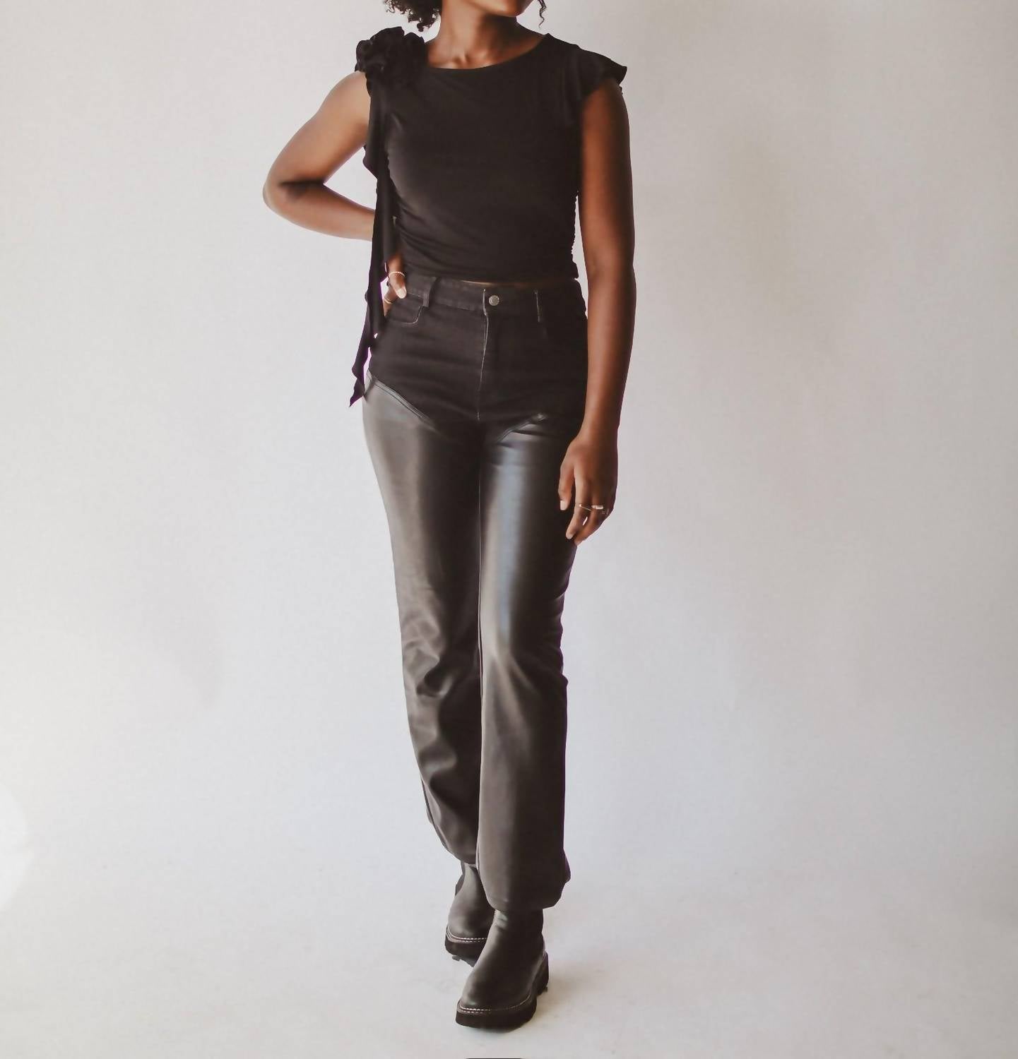 Emory Park Кожаные брюки «Аголд» черного цвета
Emory Park Кожаные брюки «Аголд» черного цвета