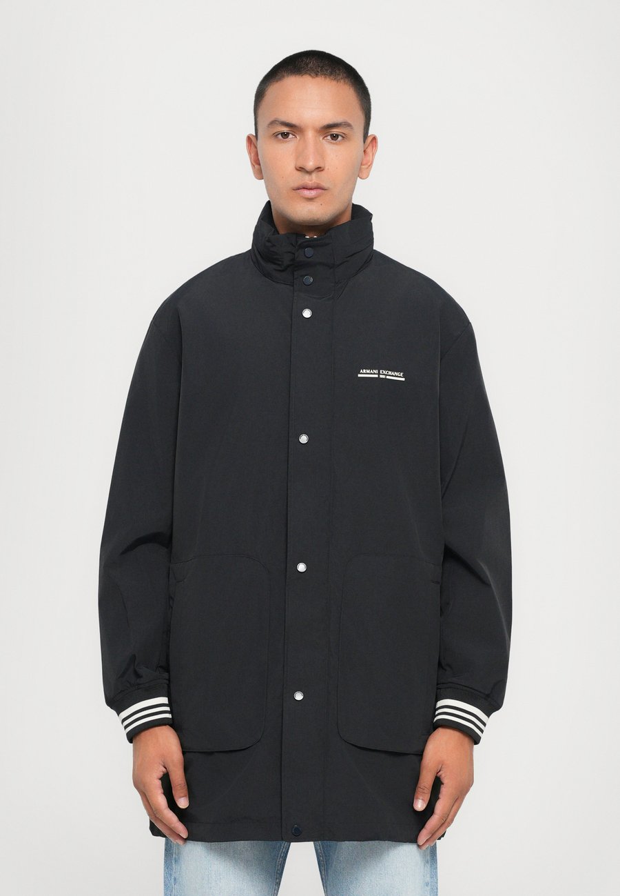 Пальто Armani Exchange Trenchcoat, Deep Navy/Dark Blue
Пальто Armani Exchange Trenchcoat, Deep Navy/Dark Blue