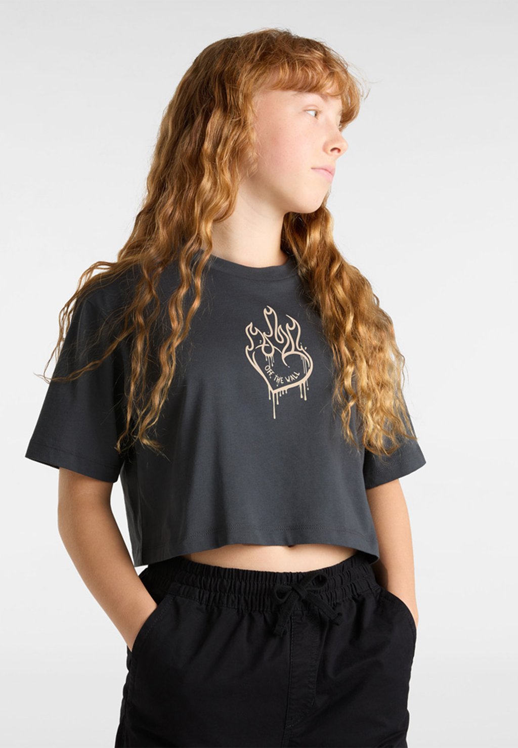 Футболка с принтом FIRE IN YOUR HEART Vans, черный 
Футболка с принтом FIRE IN YOUR HEART Vans, черный