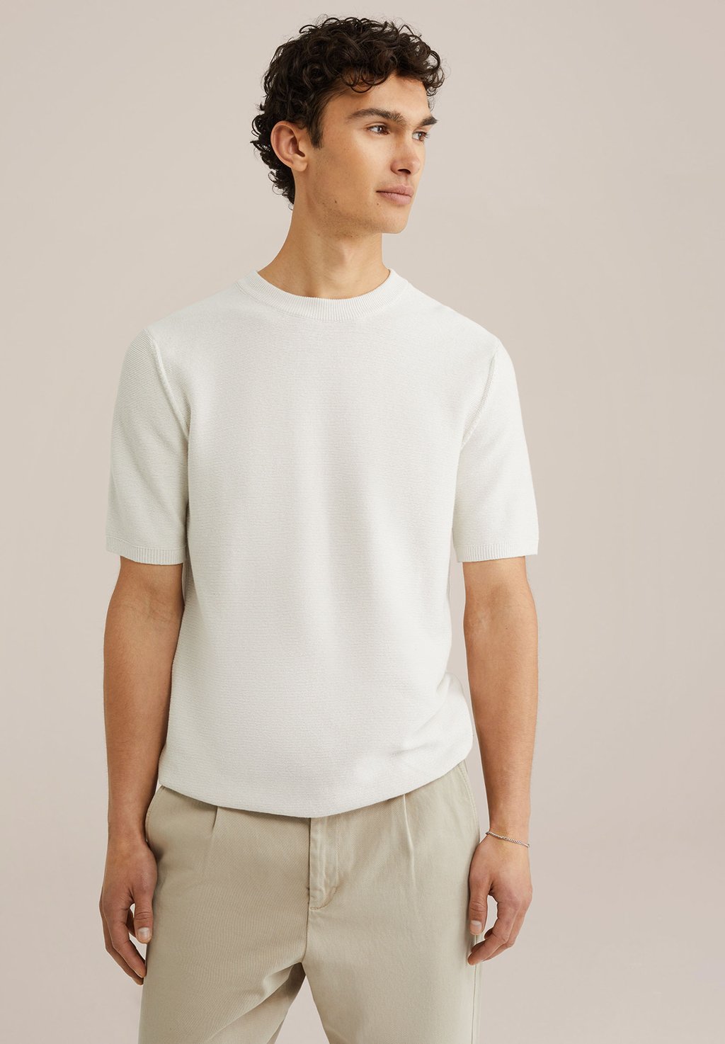 Базовая футболка WE Fashion, кремовый
Базовая футболка WE Fashion, кремовый