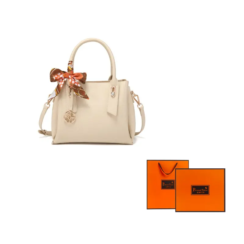 PAYOT Синтетическая кожаная сумка через плечо, Ecru
PAYOT Синтетическая кожаная сумка через плечо, Ecru