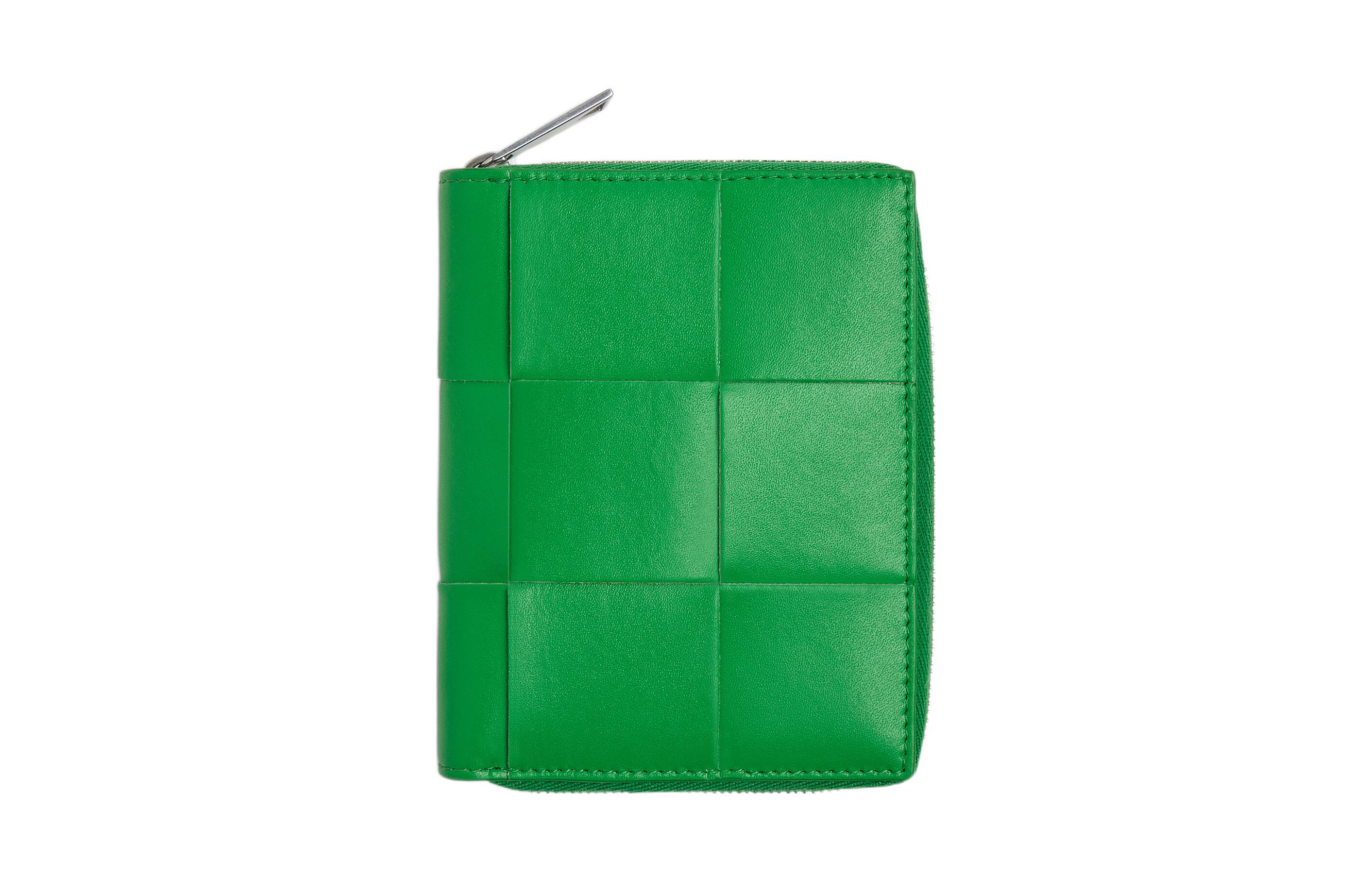 Кошелёк из кожи коровы большого размера мужской зелёный Bottega Veneta 
Кошелёк из кожи коровы большого размера мужской зелёный Bottega Veneta