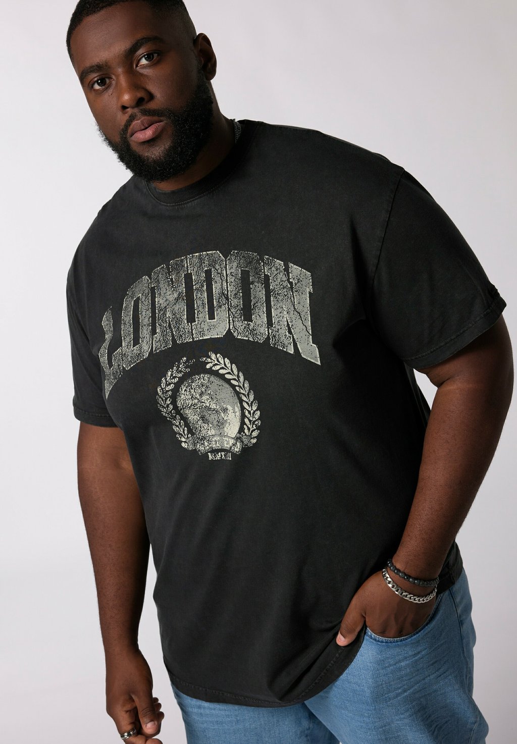 Футболка с принтом HALBARM VINTAGE LOOK LONDON STHUGE, черный
Футболка с принтом HALBARM VINTAGE LOOK LONDON STHUGE, черный