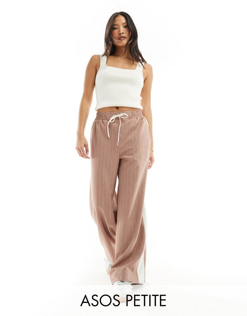 ASOS DESIGN Petite – бежево-коричневые брюки без застежки с контрастными полосками
ASOS DESIGN Petite – бежево-коричневые брюки без застежки с контрастными полосками