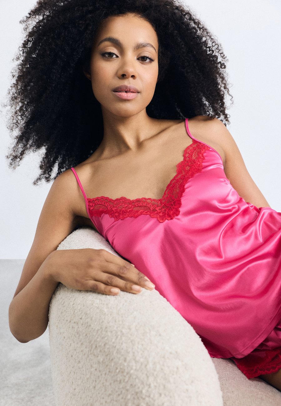 Пижамный комплект DORINA ORIGINS SHORTS CAMISOLE, Pink
Пижамный комплект DORINA ORIGINS SHORTS CAMISOLE, Pink