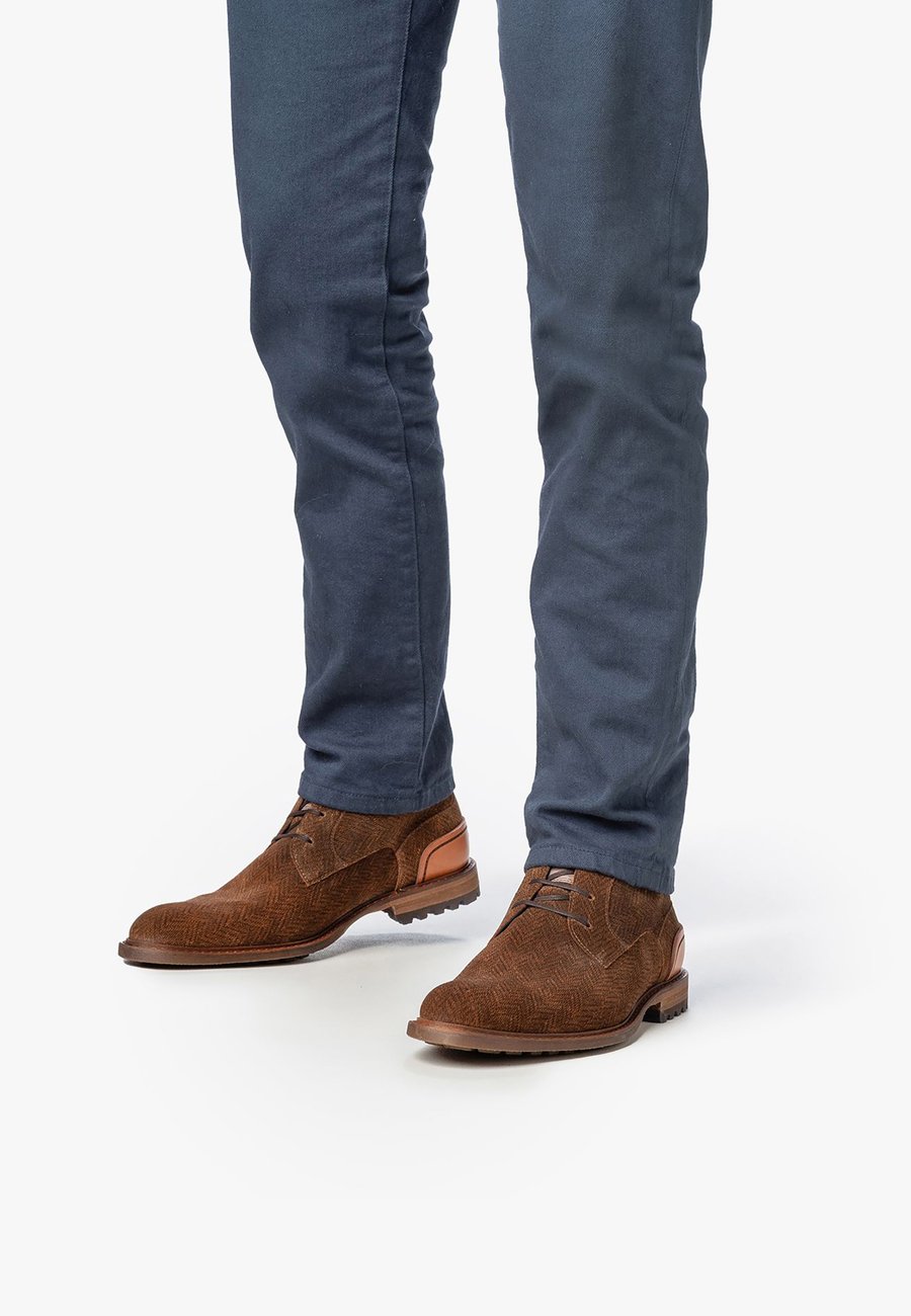 Ботинки Floris van Bommel Lace-up ankle boots, Cognac
Ботинки Floris van Bommel Lace-up ankle boots, Cognac