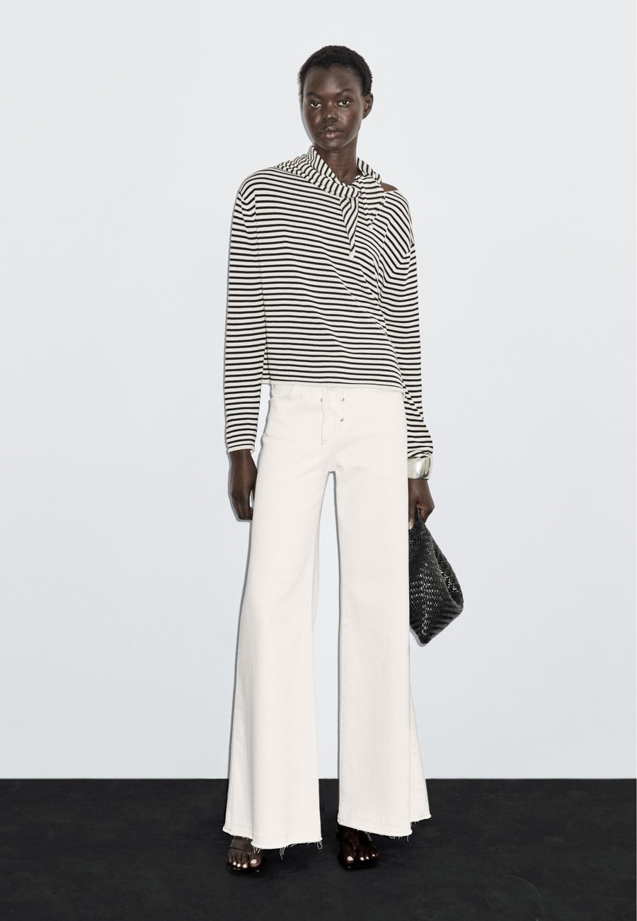 Джемпер Massimo Dutti STRIPED WITH REMOVABLE BANDANA, Beige
Джемпер Massimo Dutti STRIPED WITH REMOVABLE BANDANA, Beige