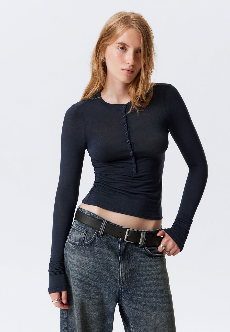 Топ Weekday HENLEY , Dark Blue
Топ Weekday HENLEY , Dark Blue