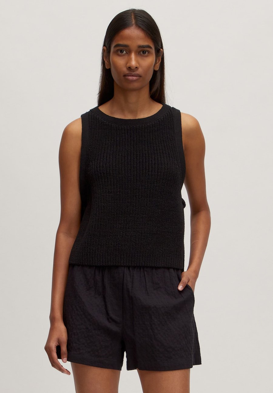 Топ EDITED LAETIZIA, Schwarz/Black
Топ EDITED LAETIZIA, Schwarz/Black