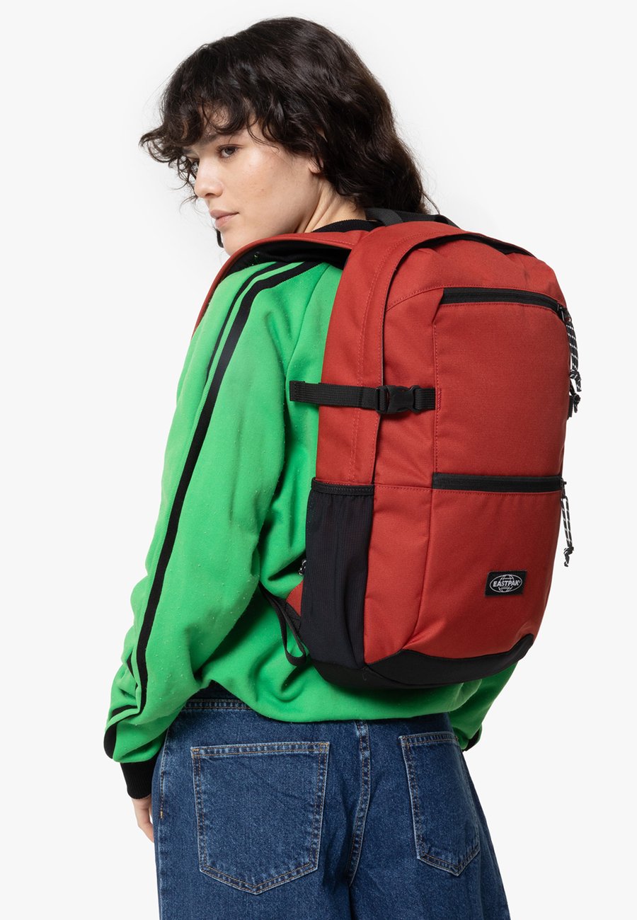 Рюкзак Eastpak FLOID PRO, Cs Rust/Light Red
Рюкзак Eastpak FLOID PRO, Cs Rust/Light Red