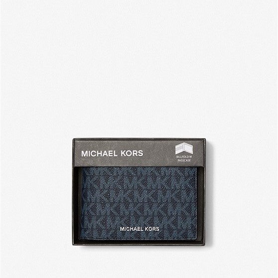 Кошелек Michael Kors Harrison Logo Billfold With Passcase, Тёмно-синий
Кошелек Michael Kors Harrison Logo Billfold With Passcase, Тёмно-синий