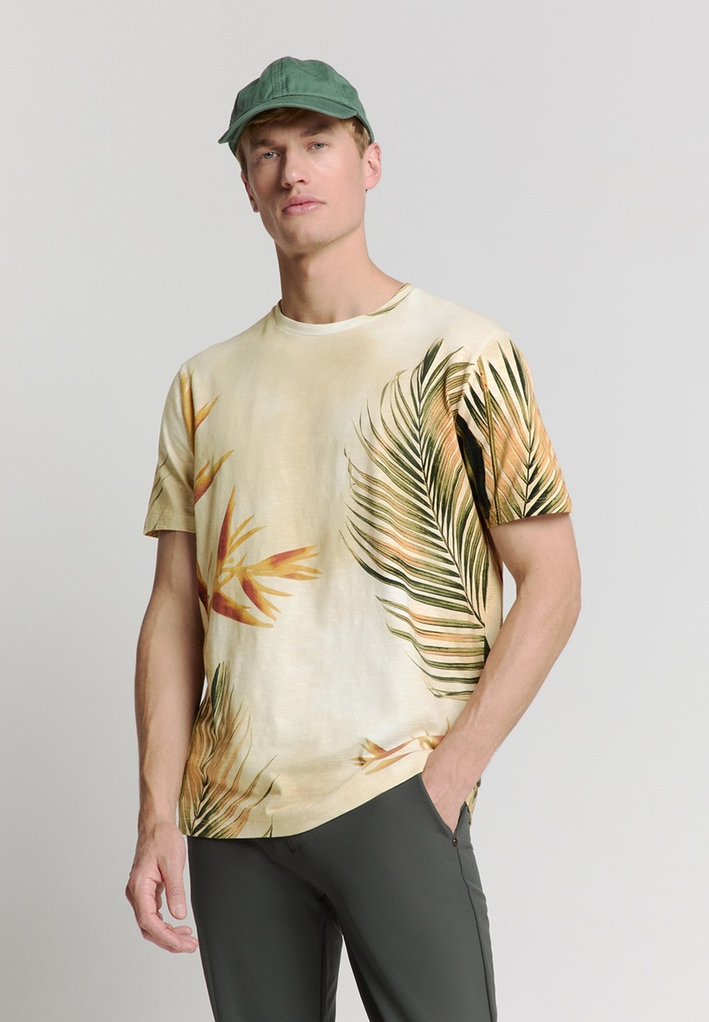 Футболка с принтом CREWNECK NO EXCESS, песочный
Футболка с принтом CREWNECK NO EXCESS, песочный