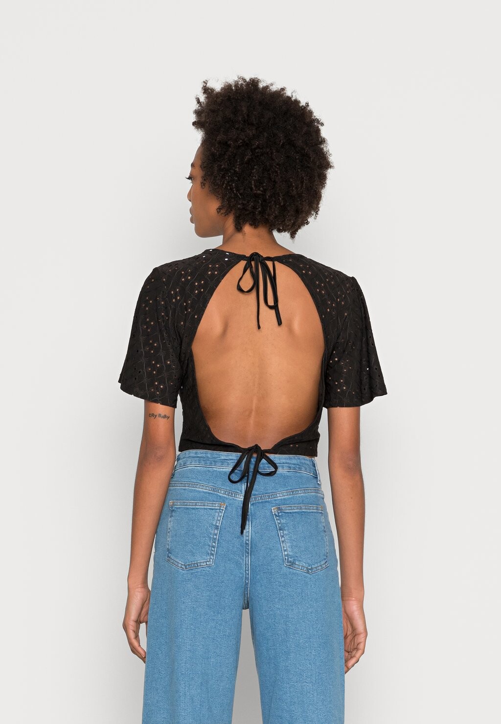 Футболка с принтом VILA, черный
Футболка с принтом VILA, черный