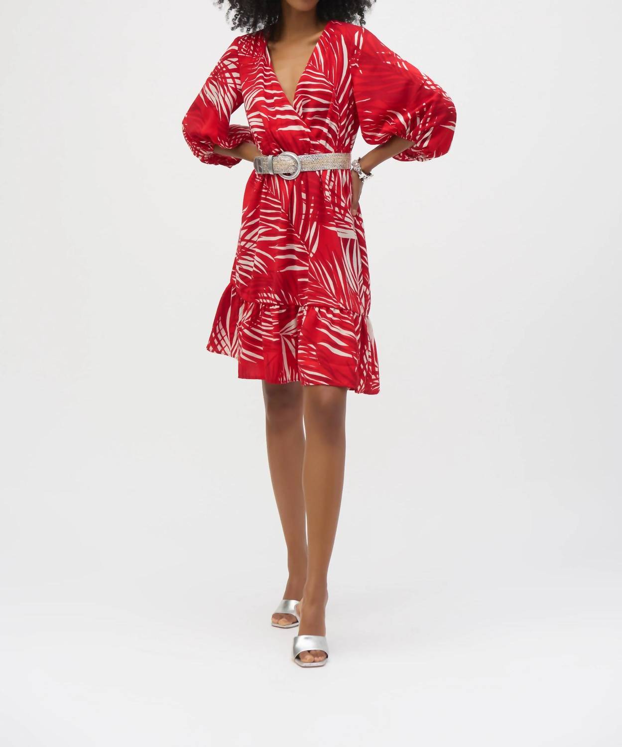 Тропическое платье-сарафан в красно-кремовую полоску Joseph Ribkoff
Тропическое платье-сарафан в красно-кремовую полоску Joseph Ribkoff