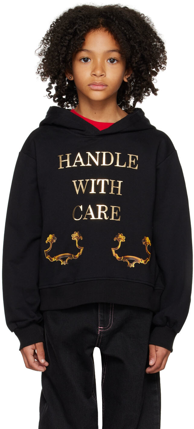 Детская черная толстовка с капюшоном 'Handle With Care' Moschino, Черный, Детская черная толстовка с капюшоном 'Handle With Care' Moschino
Детская черная толстовка с капюшоном 'Handle With Care' Moschino, Черный, Детская черная толстовка с капюшоном 'Handle With Care' Moschino