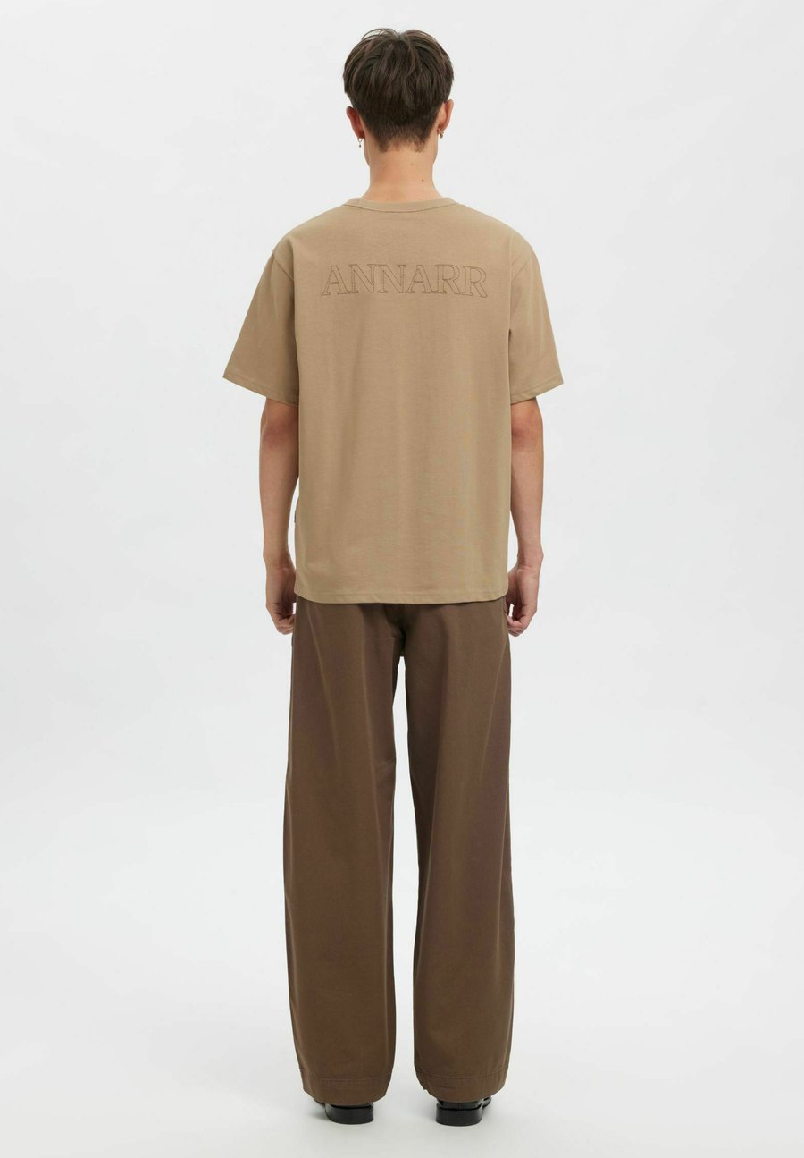 Футболка Annarr RELAXED FIT, Dune/Sand, Бежевый, Футболка Annarr RELAXED FIT, Dune/Sand
Футболка Annarr RELAXED FIT, Dune/Sand, Бежевый, Футболка Annarr RELAXED FIT, Dune/Sand