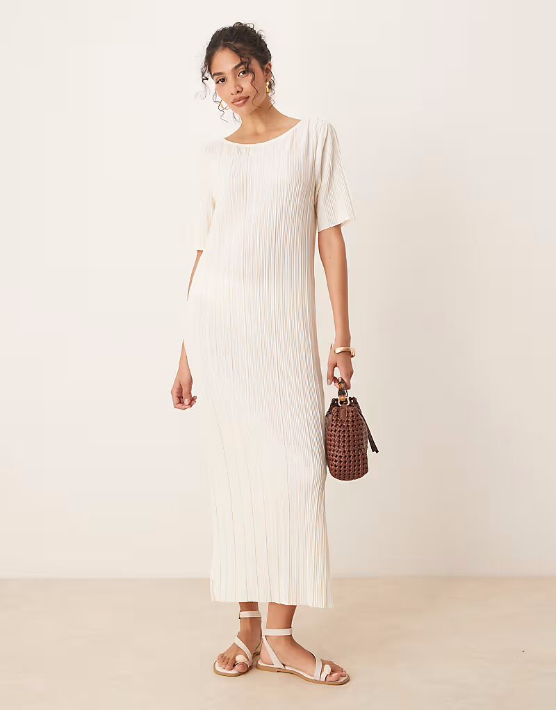 Платье-макси YAS из плиссированной футболки кремового цвета
Платье-макси YAS из плиссированной футболки кремового цвета
