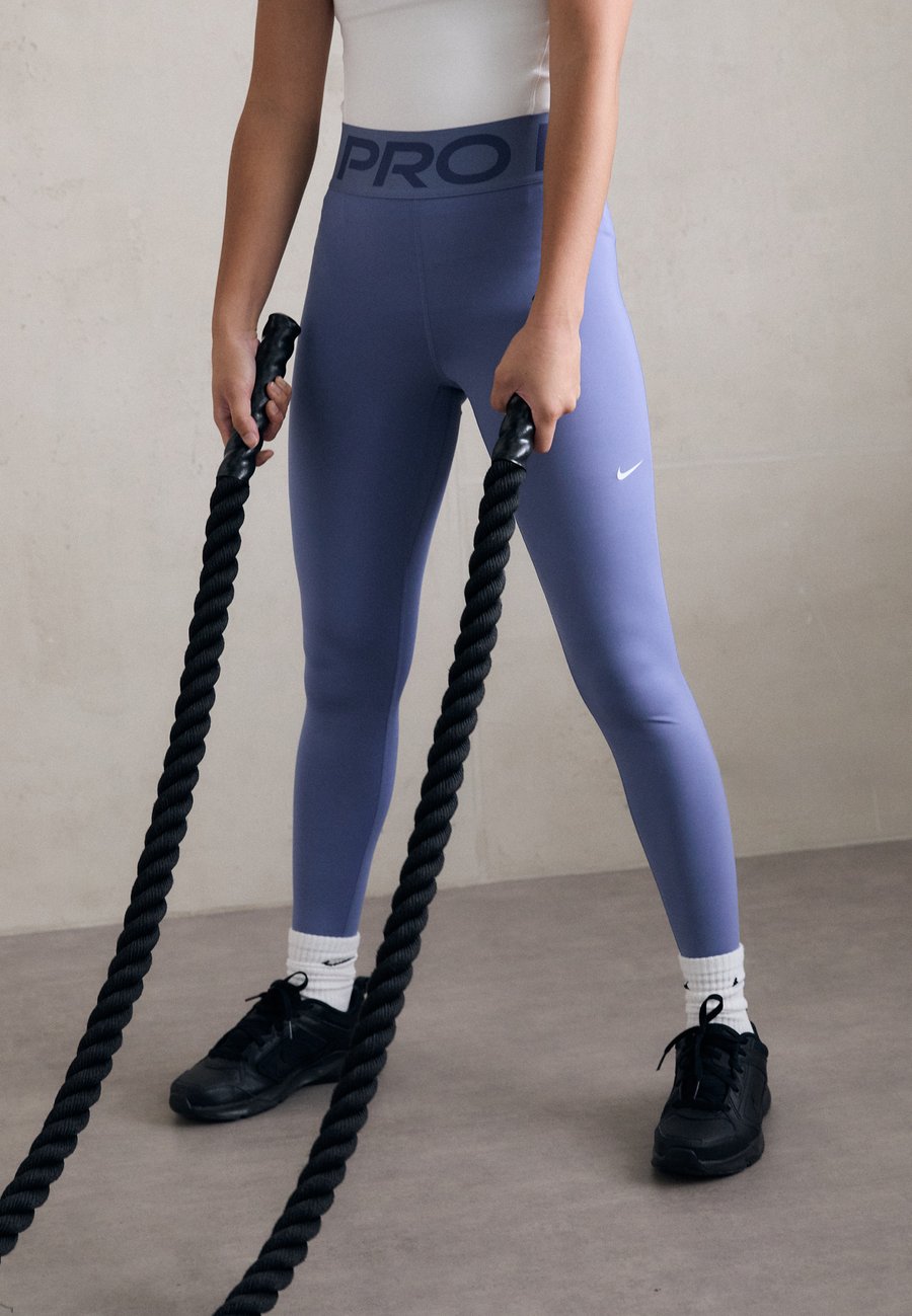 Леггинсы Nike Performance SCULPT, World Indigo/White/Blue
Леггинсы Nike Performance SCULPT, World Indigo/White/Blue