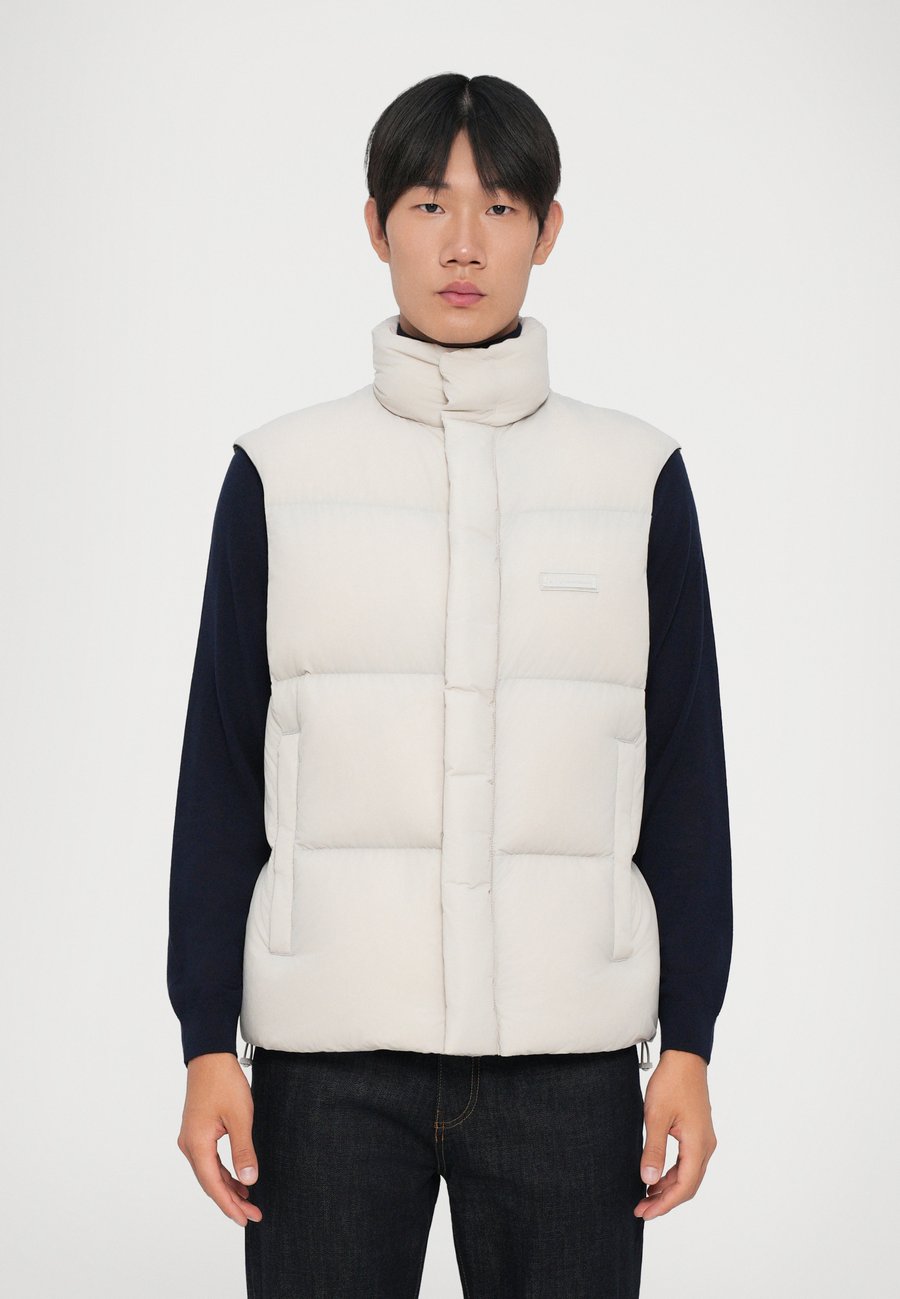 Куртка Armani Exchange WAISTCOAT, White
Куртка Armani Exchange WAISTCOAT, White