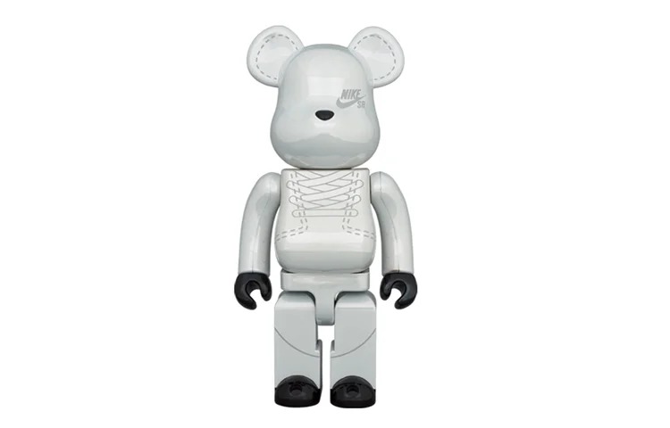 Виниловая фигурка Be@rbrick X Nike SB 2020, 70 см
Виниловая фигурка Be@rbrick X Nike SB 2020, 70 см