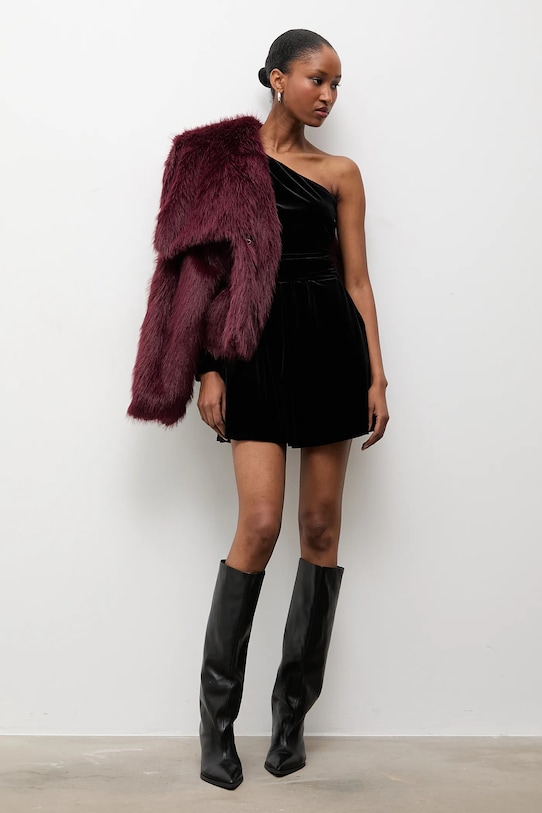 Велюровый комбинезон Answear.Lab, черный
Велюровый комбинезон Answear.Lab, черный