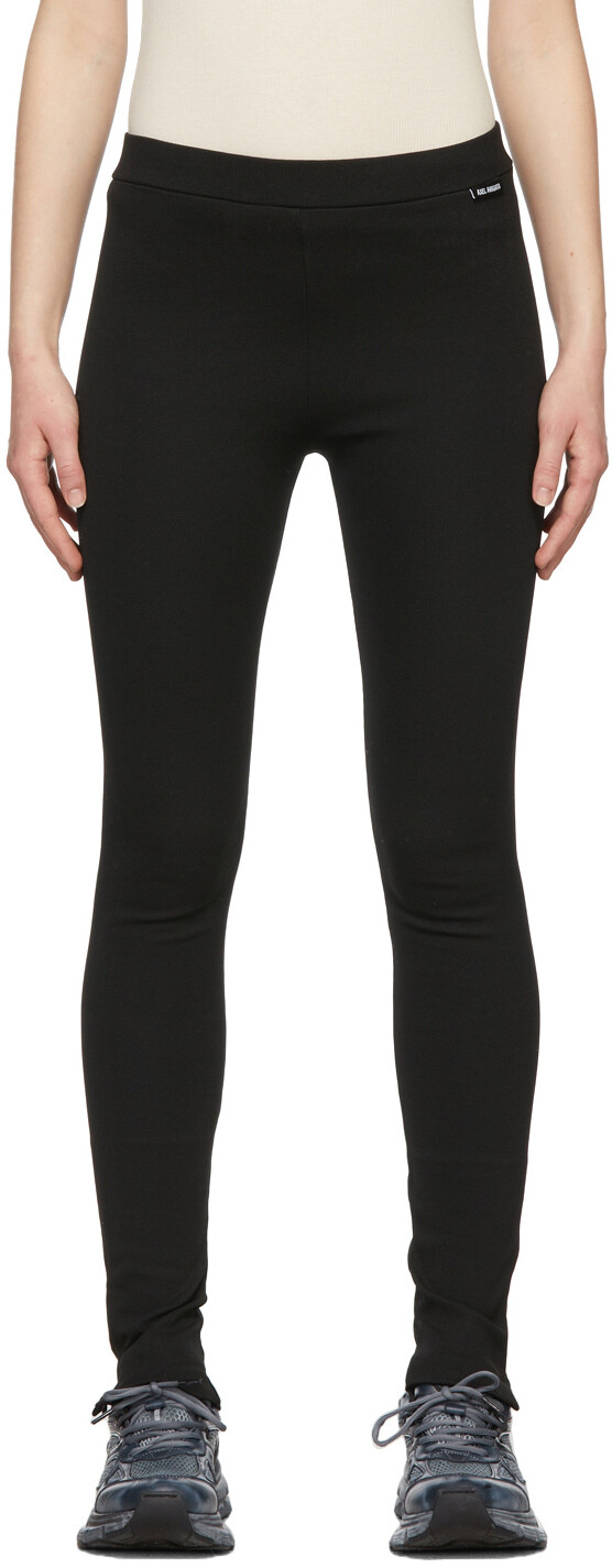 Черные леггинсы из тела Axel Arigato
Черные леггинсы из тела Axel Arigato