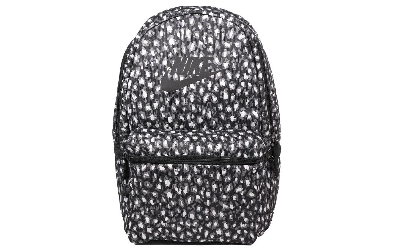 Nike Рюкзак Regular Unisex Black & Silver из полиэстера
Nike Рюкзак Regular Unisex Black & Silver из полиэстера