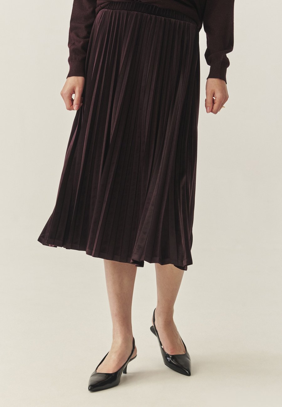 Юбка TATUUM LAMARA, Maroon Bordo/Dark Red
Юбка TATUUM LAMARA, Maroon Bordo/Dark Red