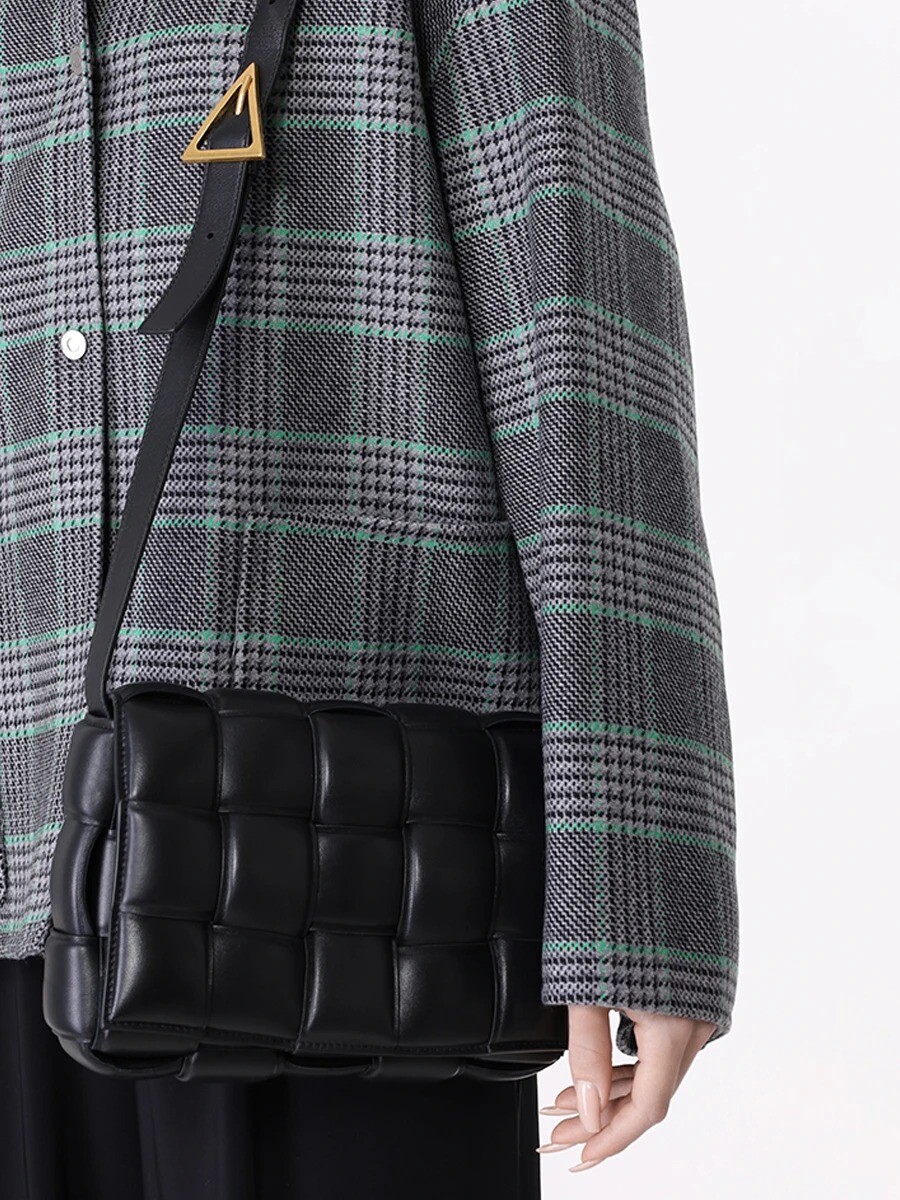 Сумка Bottega Veneta Padded Cassette Bag Black/Gold, черный
Сумка Bottega Veneta Padded Cassette Bag Black/Gold, черный